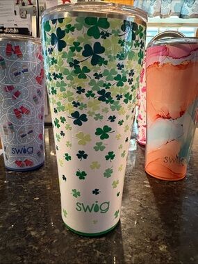 Swig Clover Stainless Tumbler in Green and White 32oz